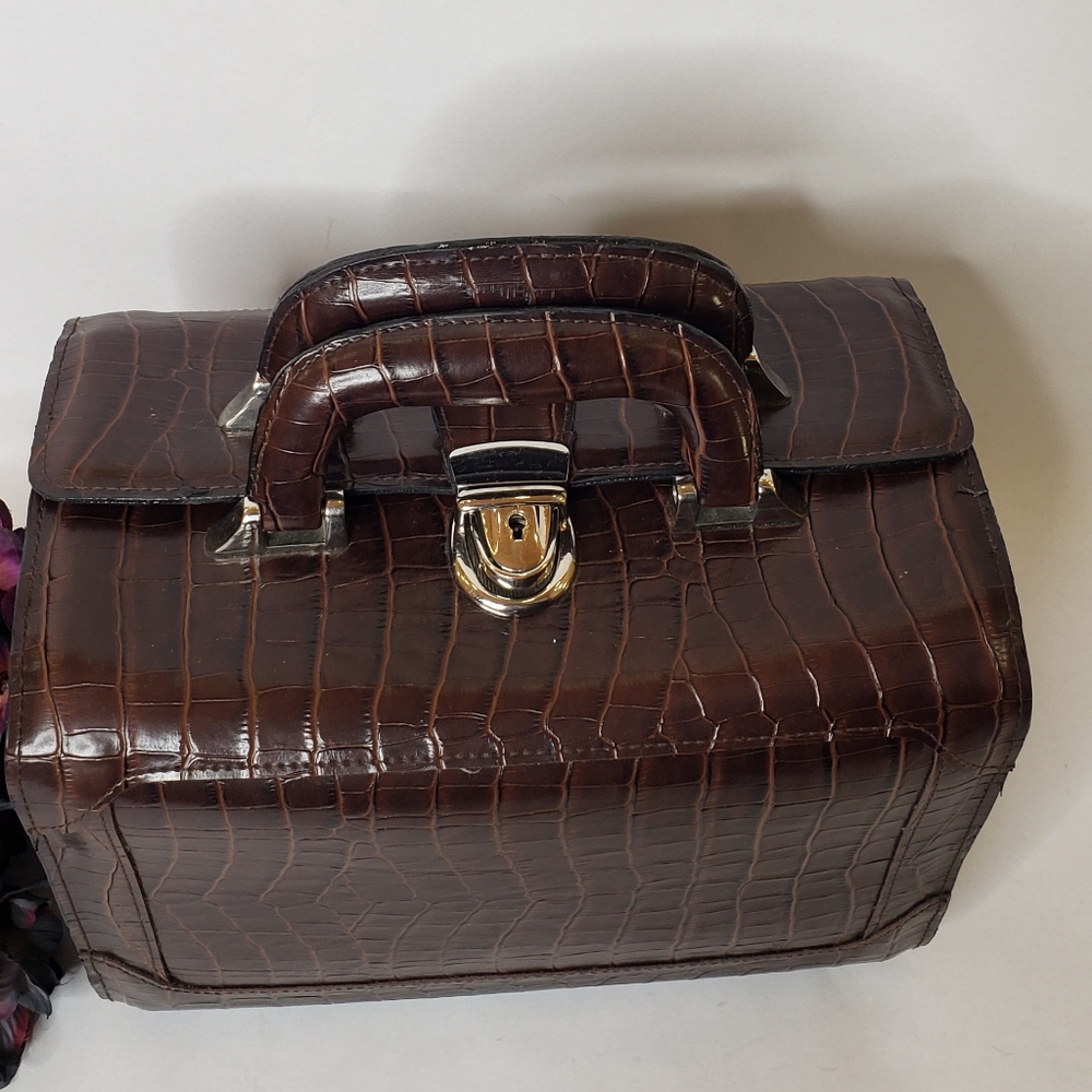 🎁SOLD BOBBI BROWN MAKEUP CASE-- FAUX CROC LEATHER - Picture 2 of 5